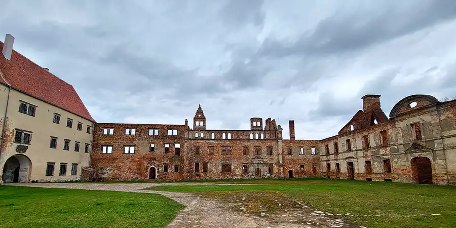 2023 | SIEDLISKO | RUINY ZAMKU | © carsten riede fotografie